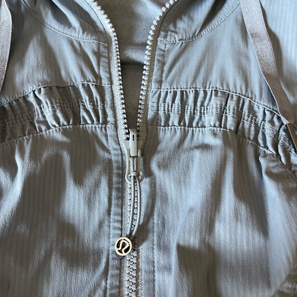 Lululemon zip up slim fit jacket with hood - Picture 3 of 4